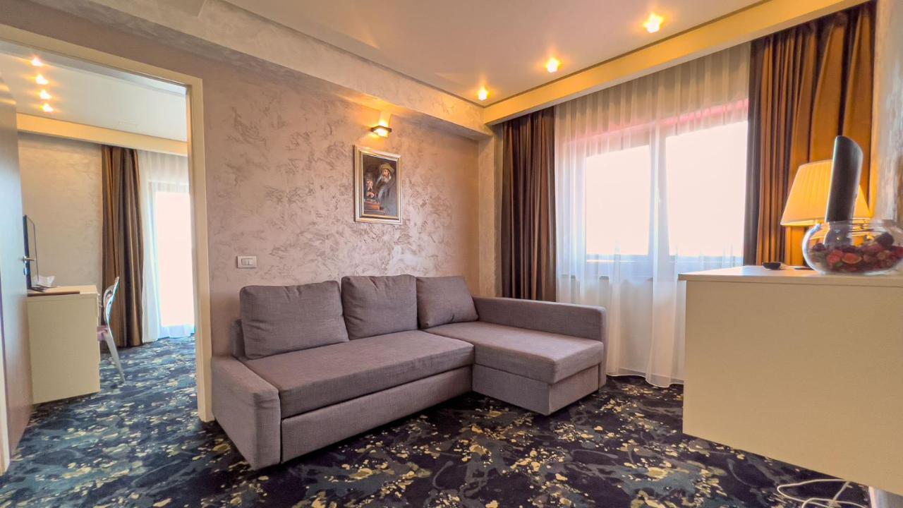 Hotel Tolea Targoviste Luaran gambar
