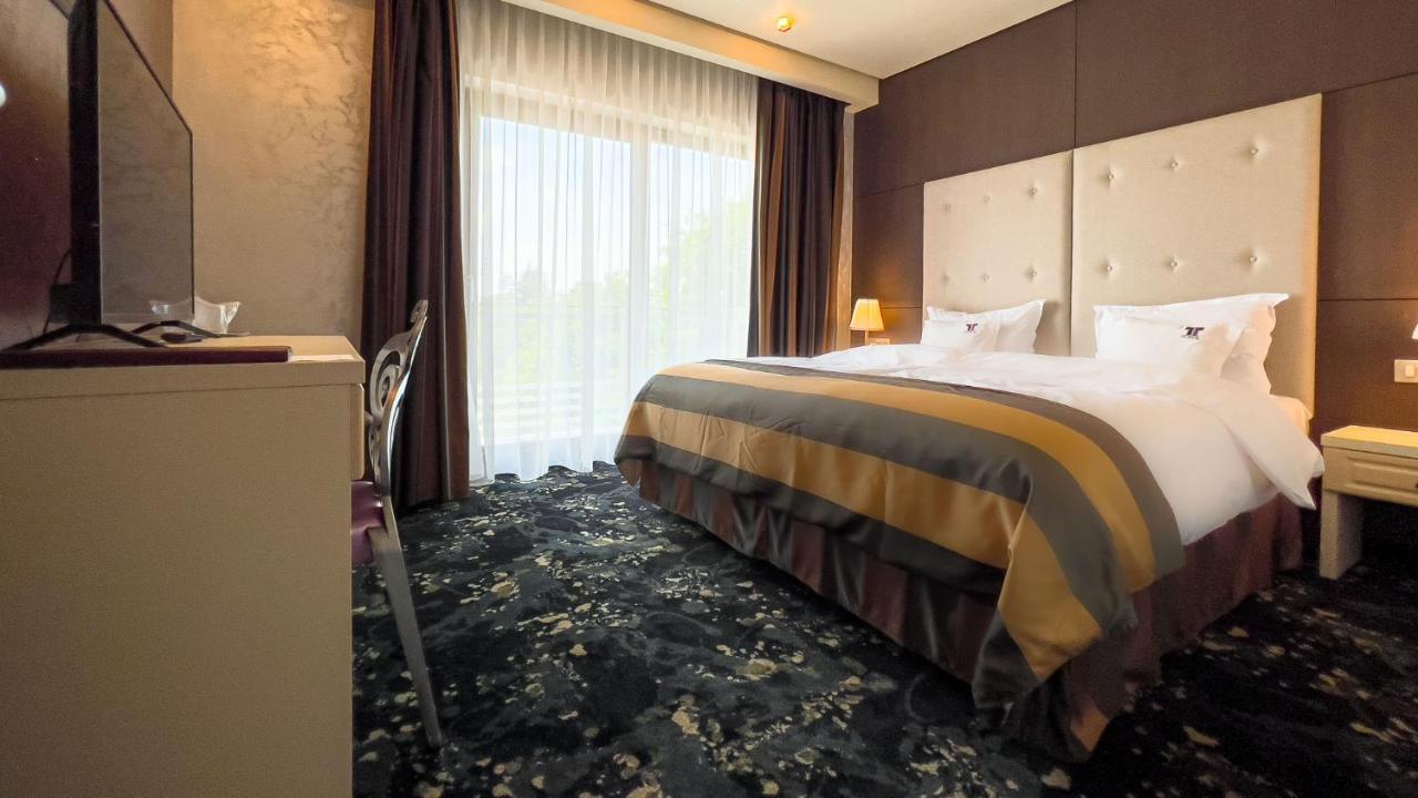 Hotel Tolea Targoviste Luaran gambar