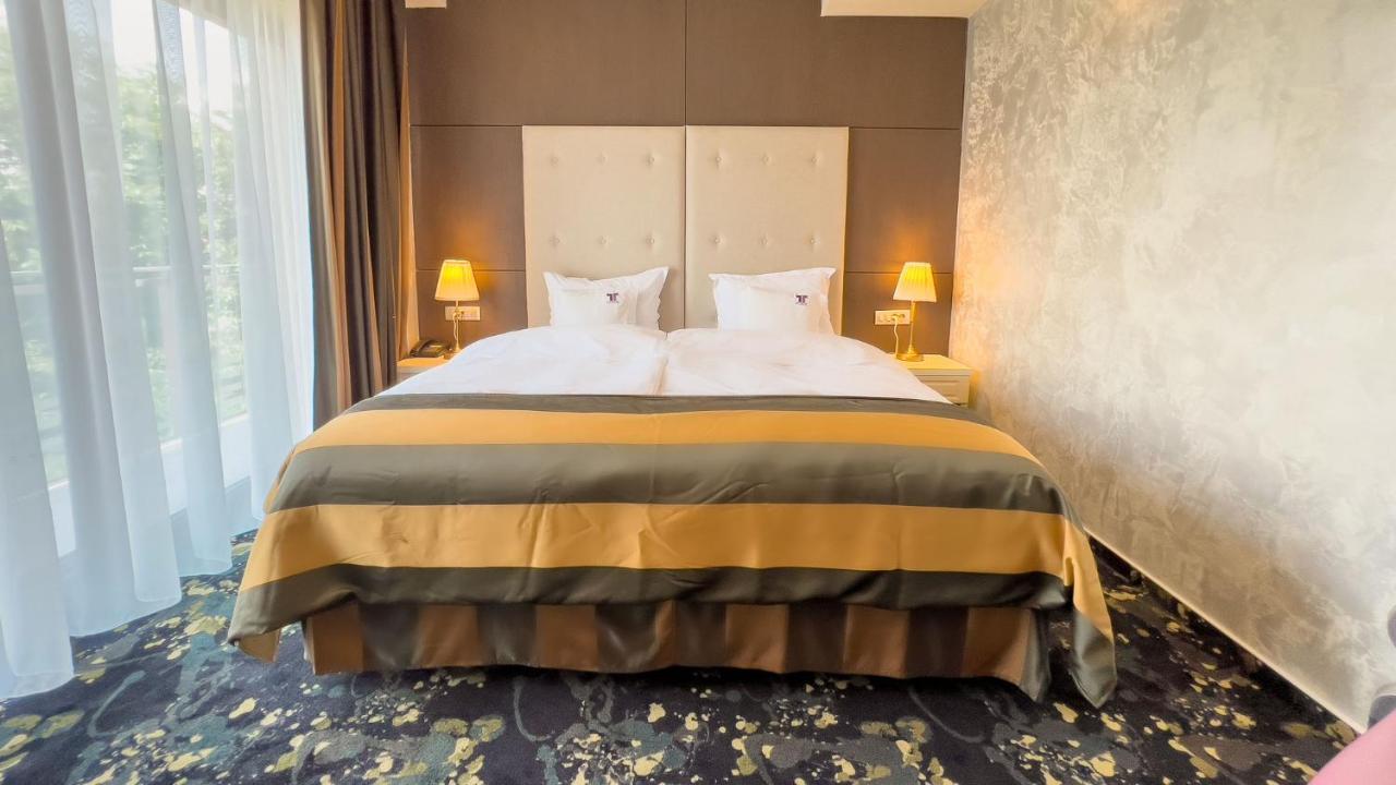 Hotel Tolea Targoviste Luaran gambar