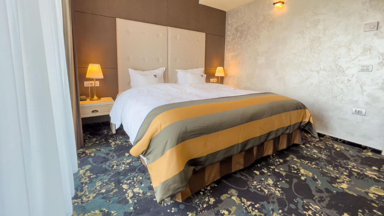 Hotel Tolea Targoviste Luaran gambar