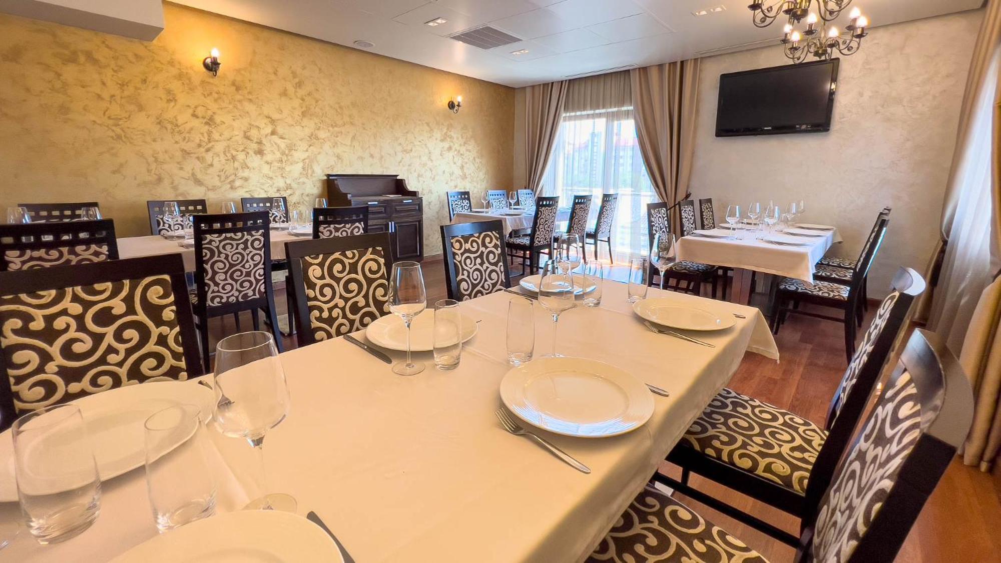 Hotel Tolea Targoviste Luaran gambar