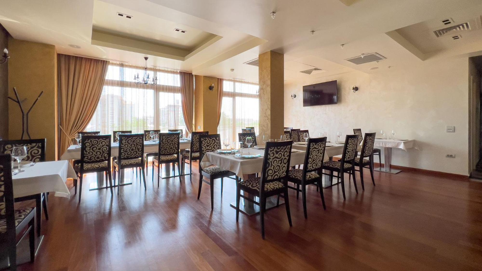 Hotel Tolea Targoviste Luaran gambar
