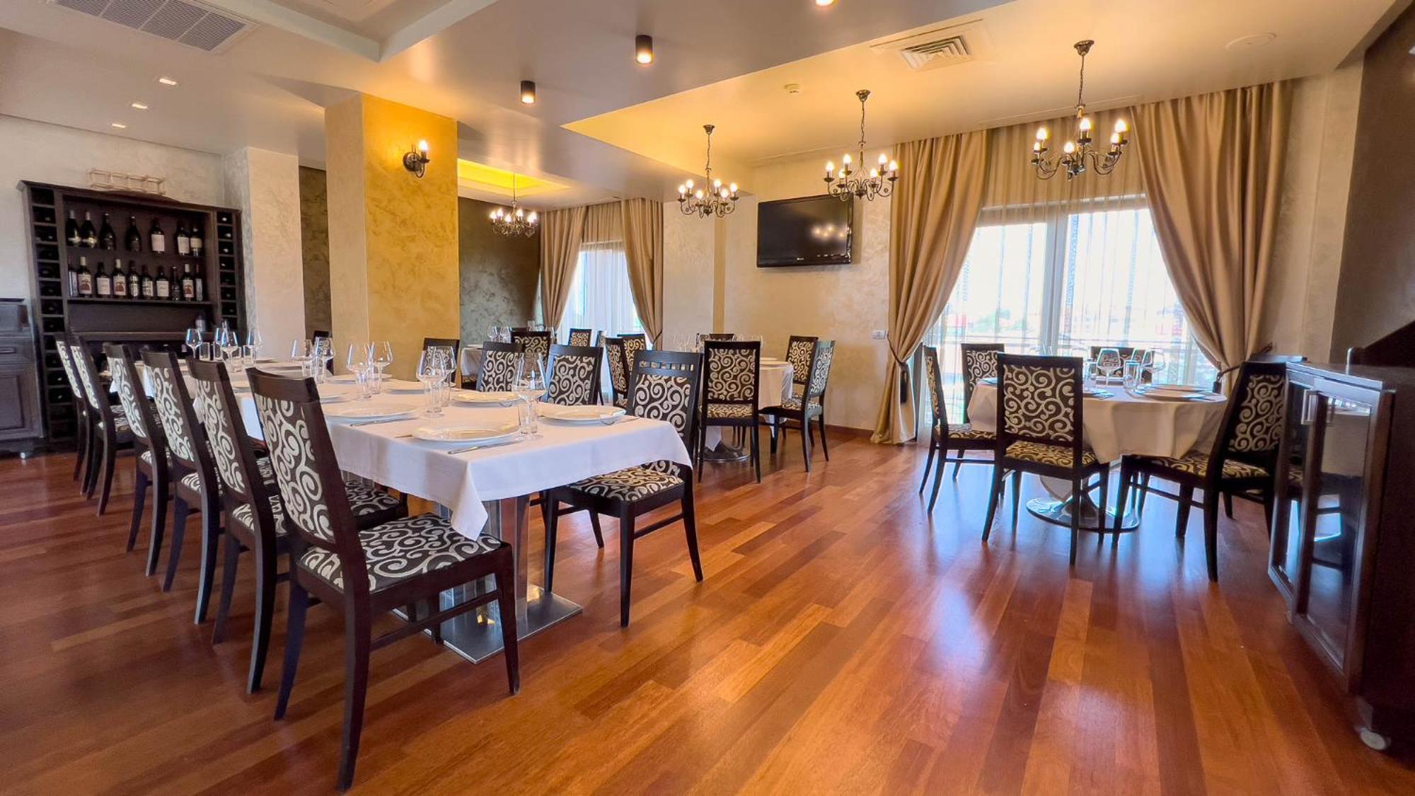 Hotel Tolea Targoviste Luaran gambar