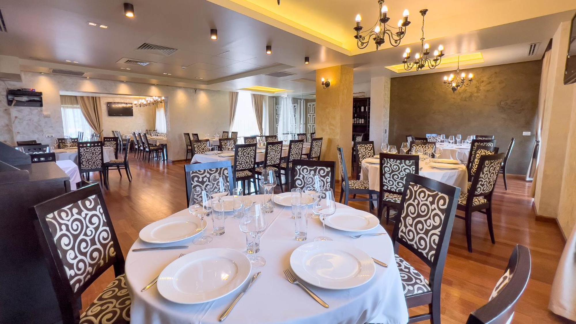 Hotel Tolea Targoviste Luaran gambar
