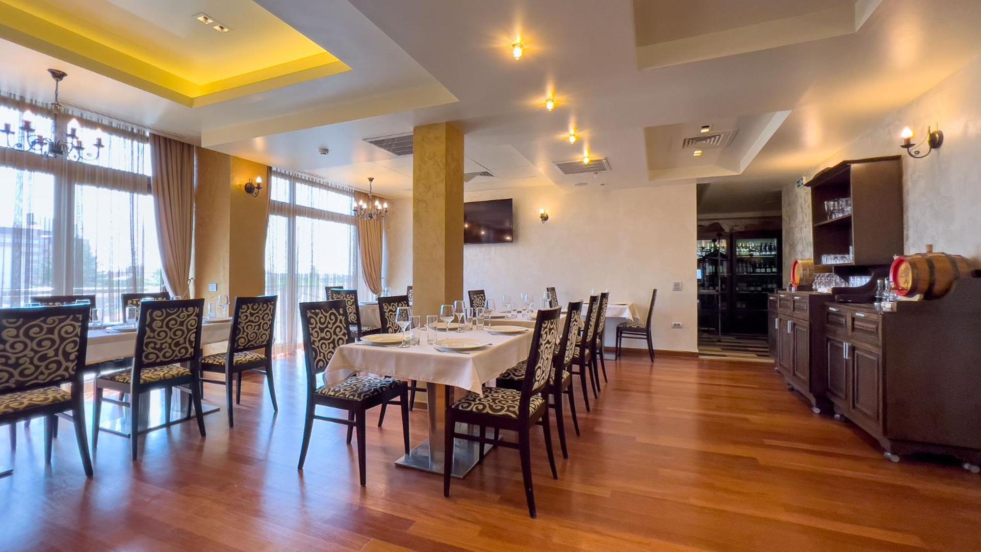 Hotel Tolea Targoviste Luaran gambar