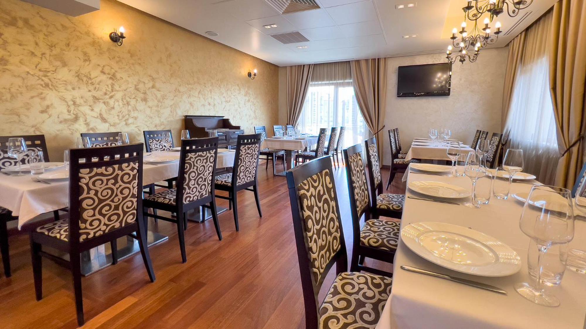 Hotel Tolea Targoviste Luaran gambar