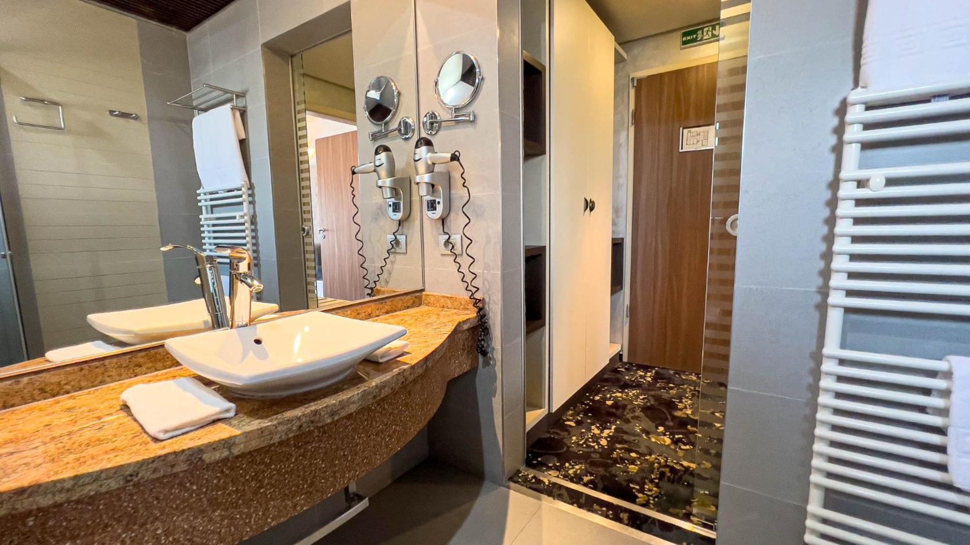 Hotel Tolea Targoviste Luaran gambar