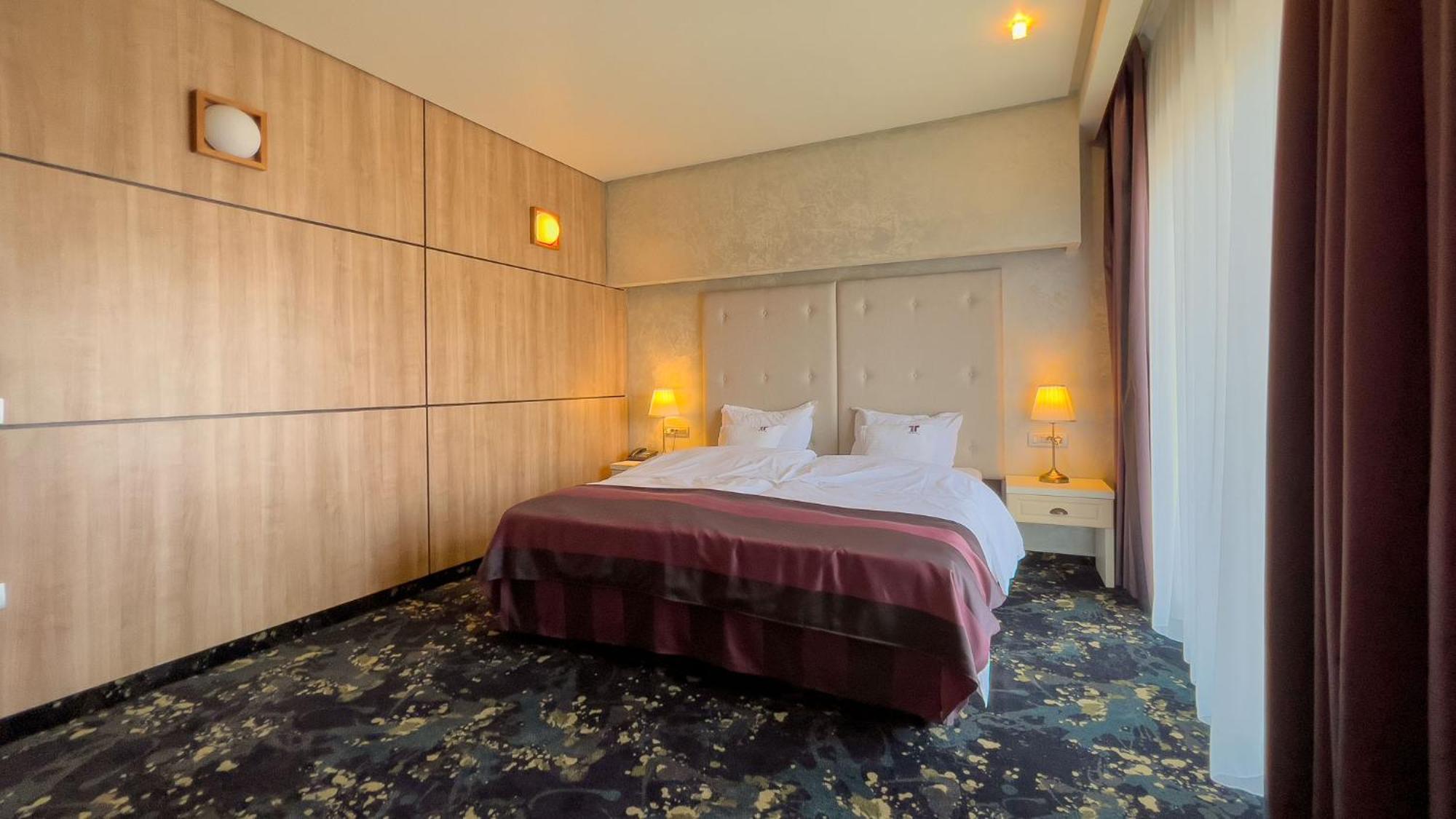 Hotel Tolea Targoviste Luaran gambar